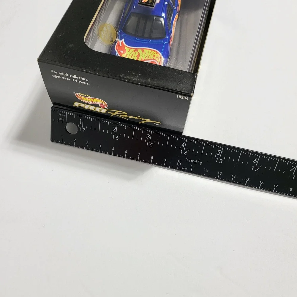 Hot Wheels Pro Racing Kyle Petty 44‎ Diecast Car Display Box NASCAR Collectible